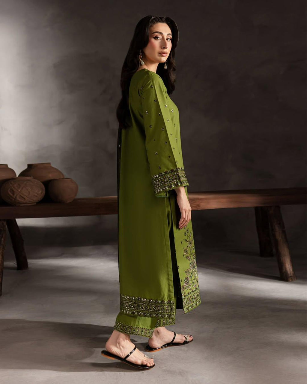 Ezza lawn 3PC – Elegance in Every Thread