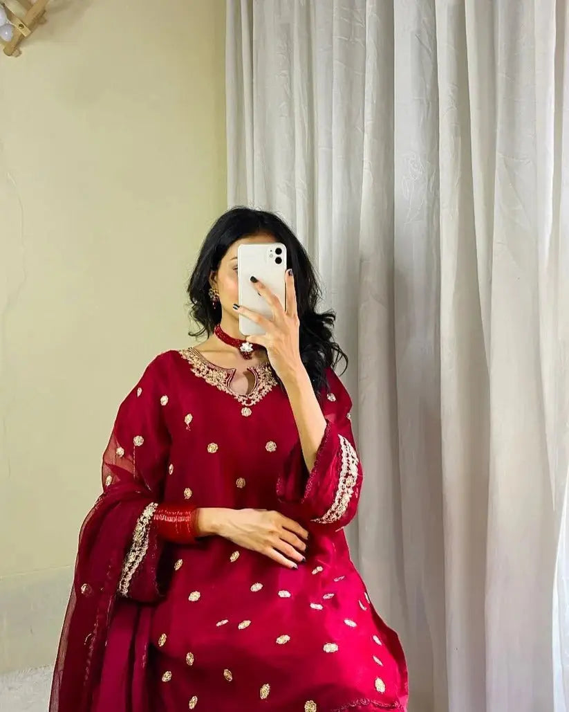Hania Amir 