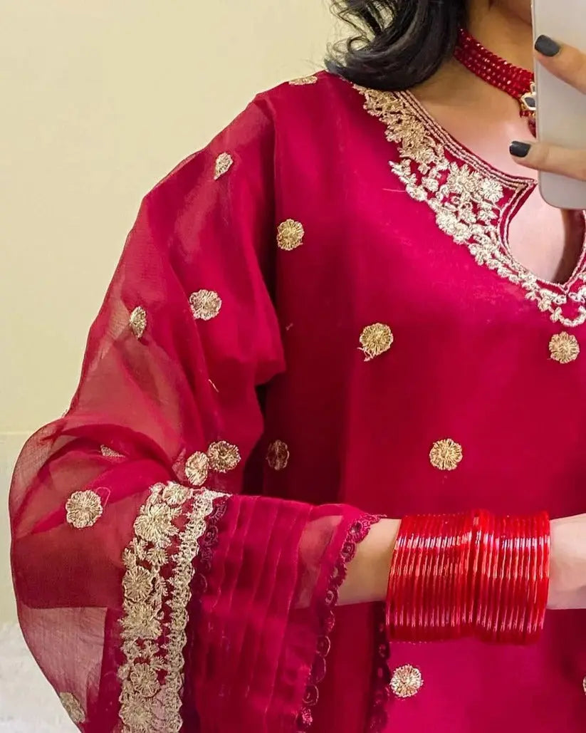 Hania Amir 