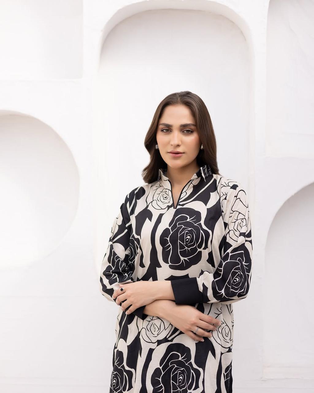 NOVINA LAWN CORD SET